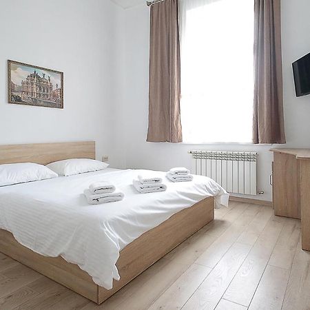 Buk Apartments On Doroshenka 29 Lviv Exterior photo
