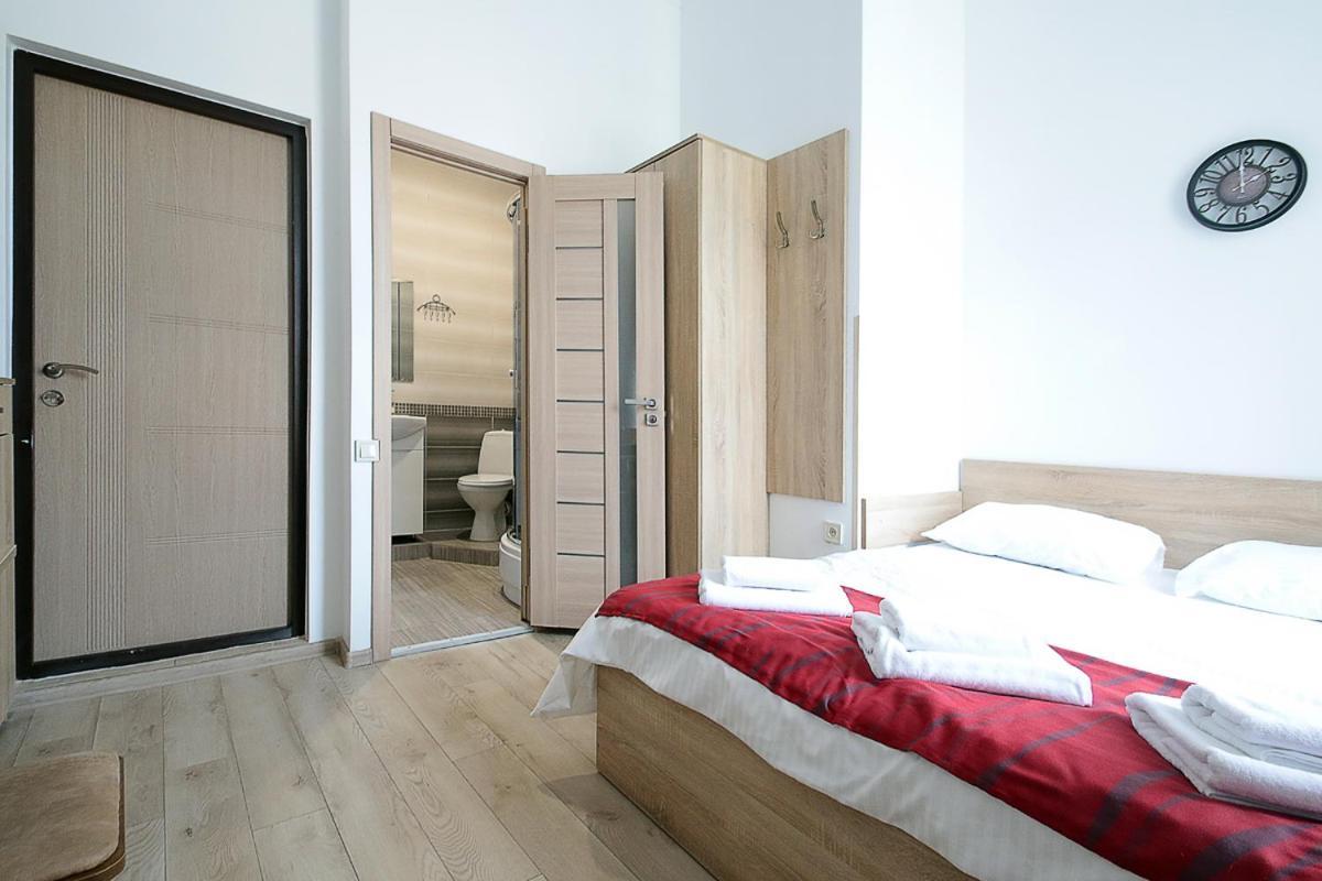 Buk Apartments On Doroshenka 29 Lviv Exterior photo