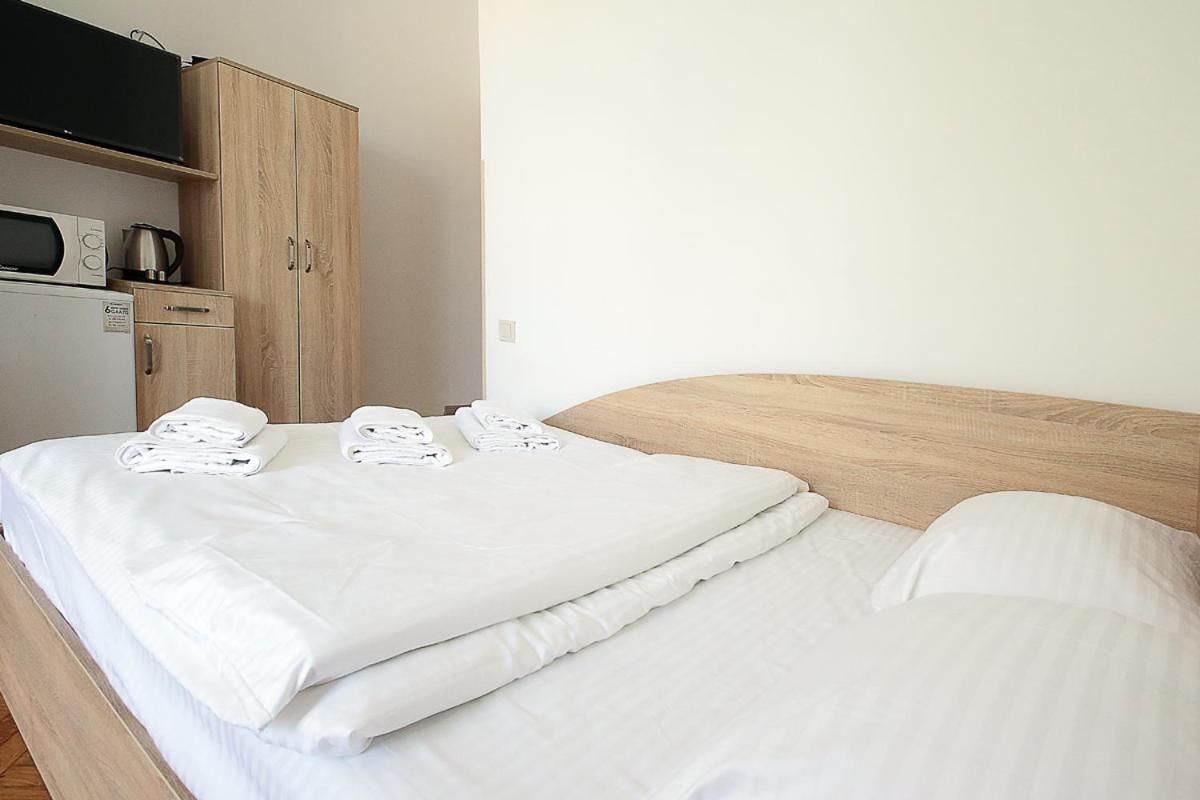 Buk Apartments On Doroshenka 29 Lviv Exterior photo
