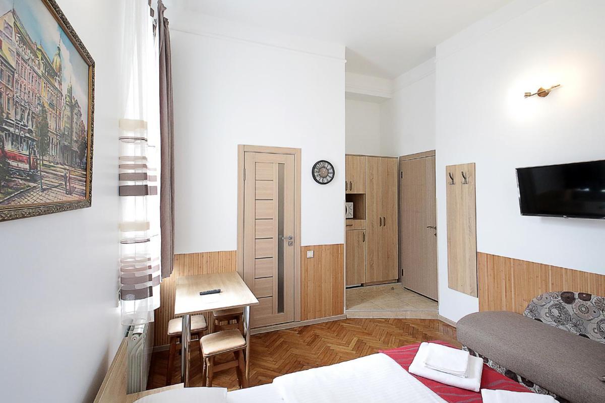 Buk Apartments On Doroshenka 29 Lviv Exterior photo