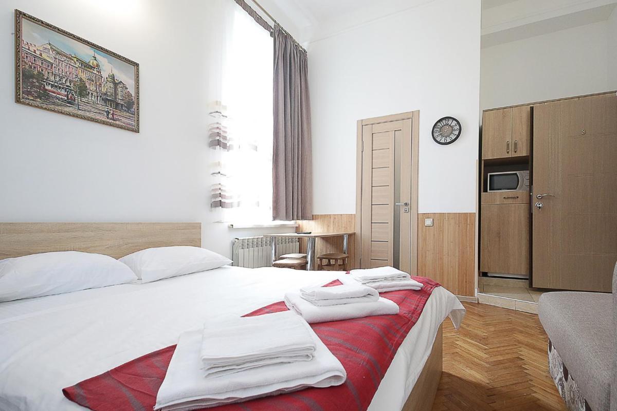 Buk Apartments On Doroshenka 29 Lviv Exterior photo