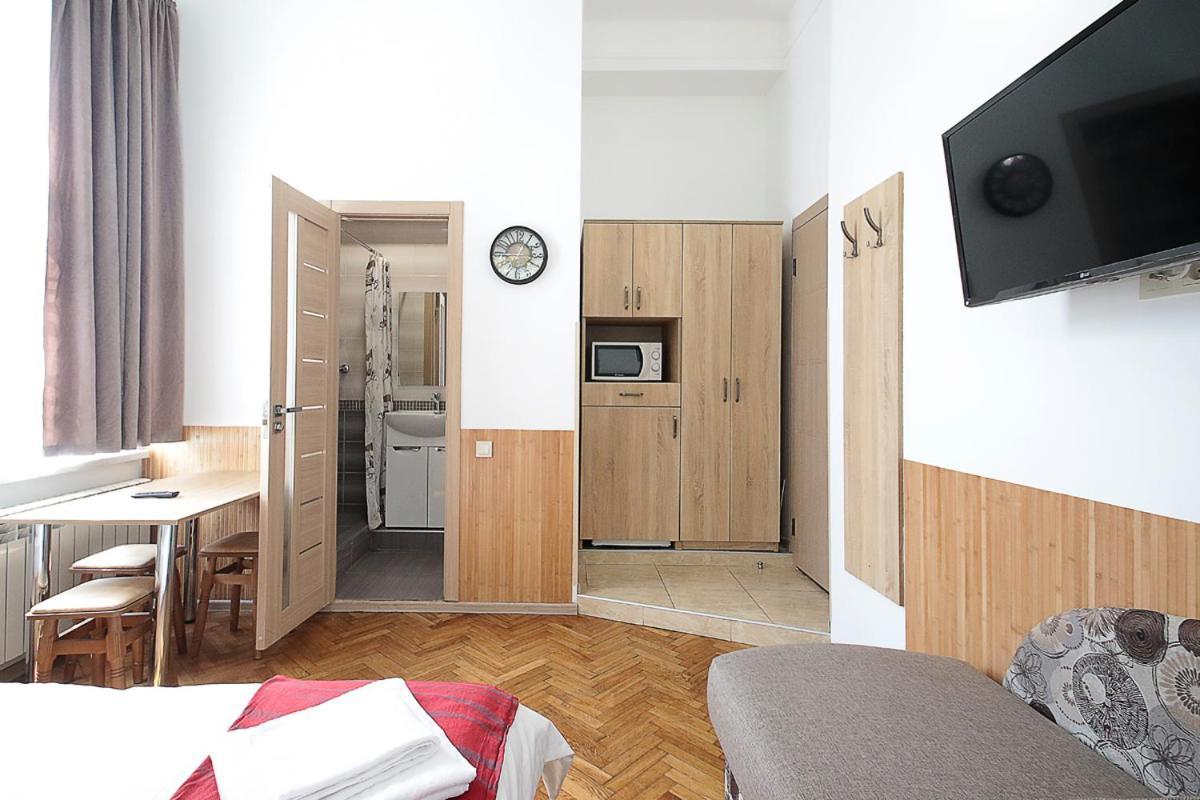 Buk Apartments On Doroshenka 29 Lviv Exterior photo