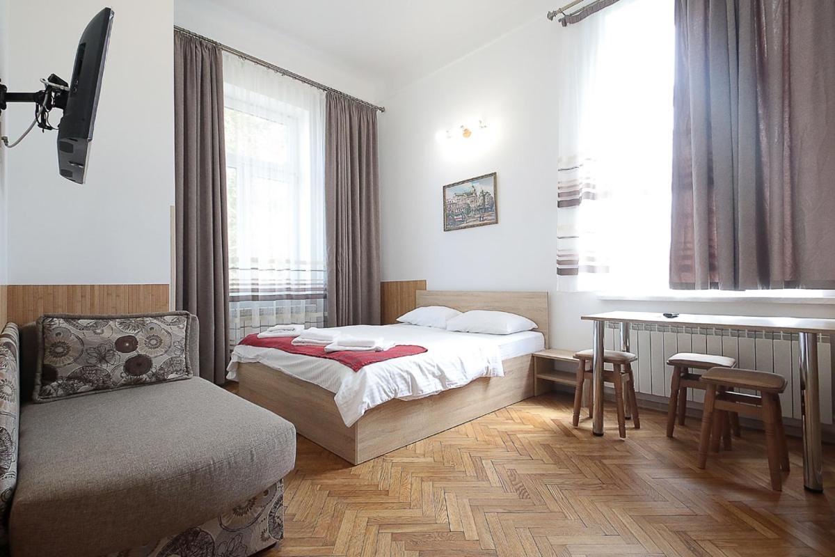 Buk Apartments On Doroshenka 29 Lviv Exterior photo