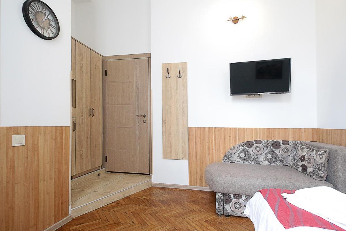 Buk Apartments On Doroshenka 29 Lviv Exterior photo